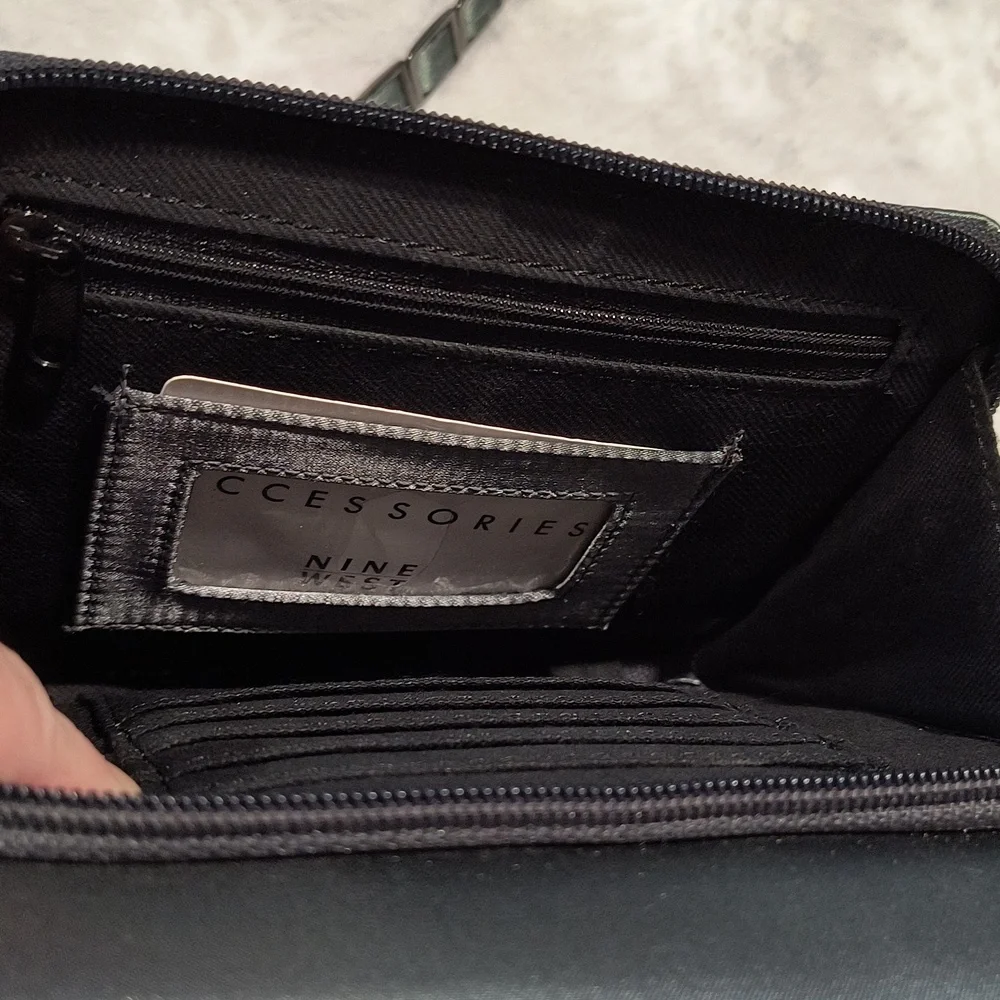 Nine West Green Satin crossbody, NWOT, double zip pocket w/5 card slots, 2 zips
